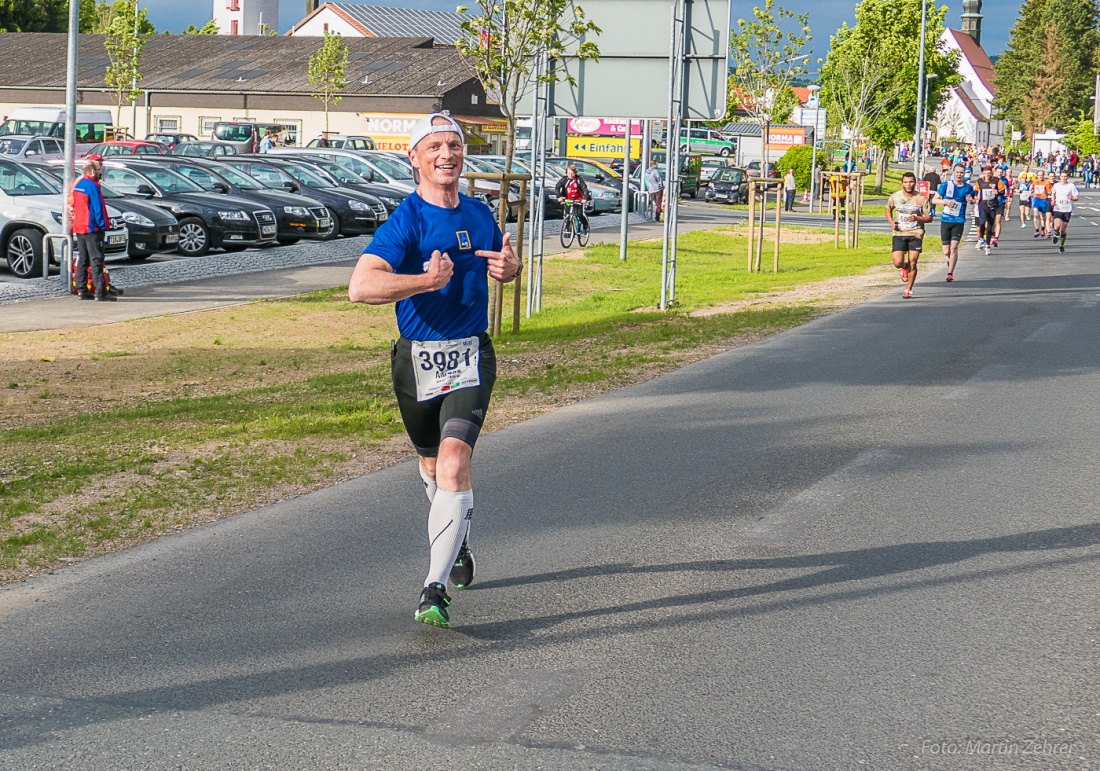 Foto: Martin Zehrer - Nofi-Lauf 2017: Start am Stadtplatz und Ziel beim Siemens... 5,9 Kilometer durch Kemnath und rund herum. Mehr als 8000 Teilnehmer fanden sich in Kemnath zusammen um die S 