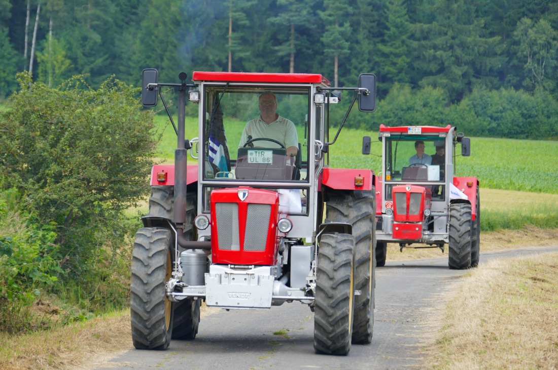 Foto: Martin Zehrer - Was für ein wunderschöner Anblick:<br />
Zwei Schlüter-Schlepper auf der Rundfahrt in Oberwappenöst.<br />
Der erste Schlüter kommt aus Lochau und gefahren wird er von Hechti... 