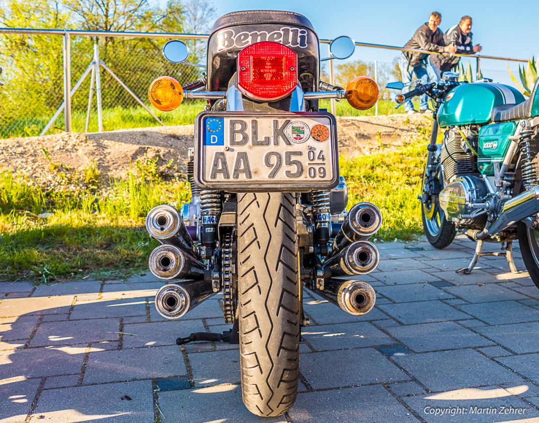 Foto: Martin Zehrer - Keine Laverda... 6 Töpfe... aus Italien :-)<br />
<br />
Laverda-Treffen in der Lumperer-Hall in Trabitz. Ca. 60 Motorräder der italienischen Marke Laverda trafen sich am Wochenend 