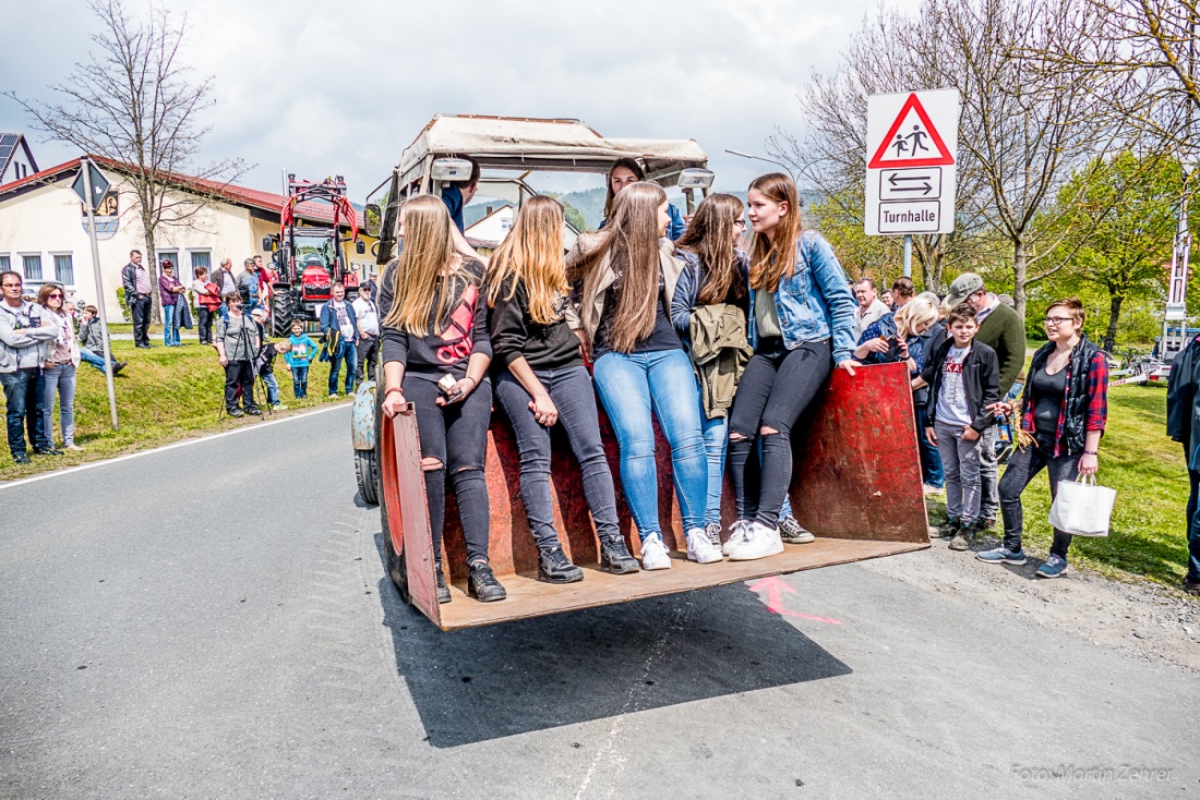 Foto: Martin Zehrer - Bulldogtreffen Kirchenpingarten am 7. Mai 2017: auf gehts zur Rundfahrt mit ca. 300 Traktoren...  