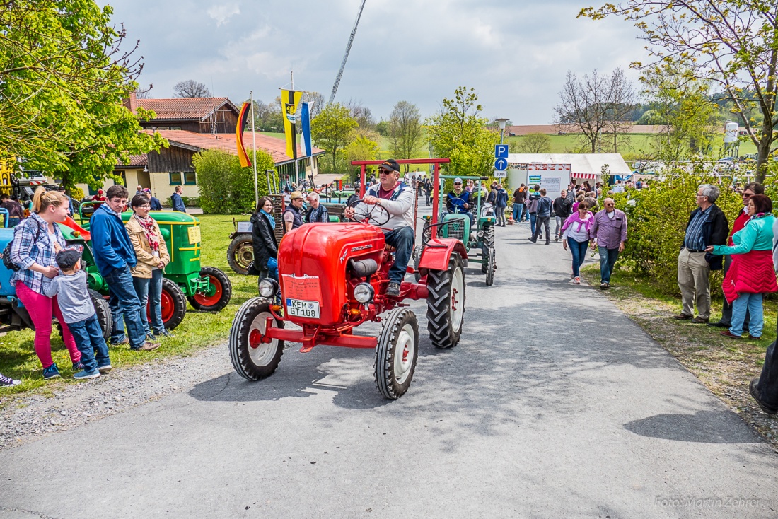 Foto: Martin Zehrer - Bulldogtreffen Kirchenpingarten am 7. Mai 2017: auf gehts zur Rundfahrt mit ca. 300 Traktoren... <br />
 