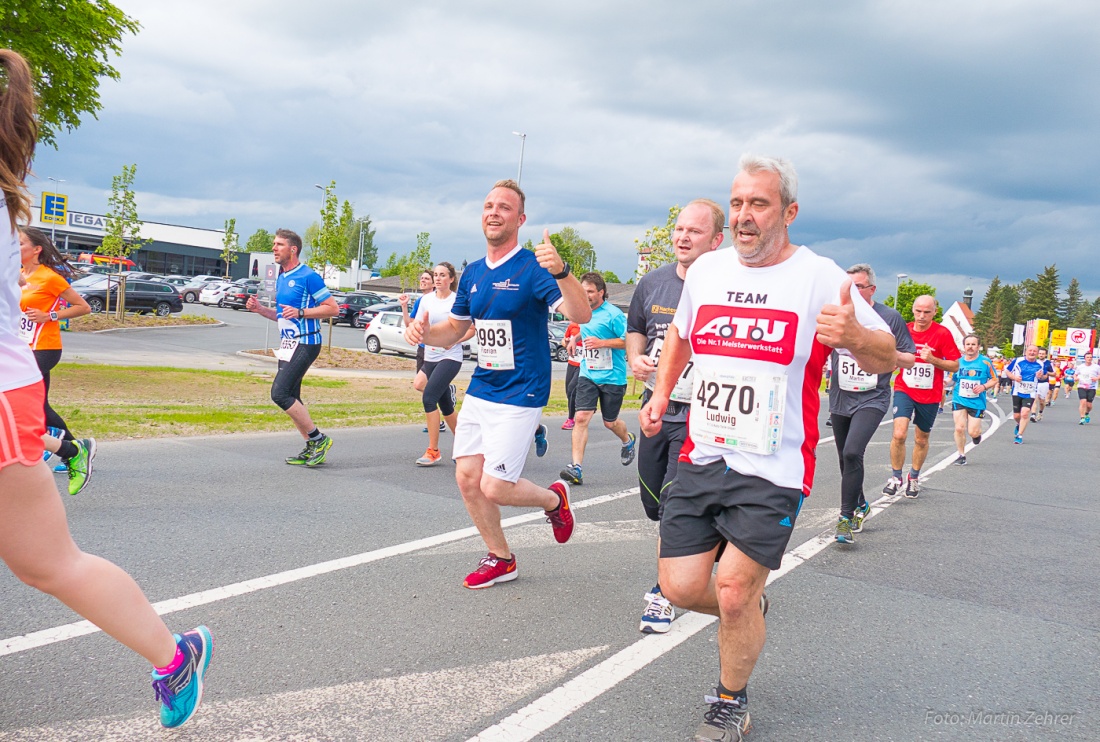 Foto: Martin Zehrer - Nofi-Lauf 2017: Start am Stadtplatz und Ziel beim Siemens... 5,9 Kilometer durch Kemnath und rund herum. Mehr als 8000 Teilnehmer fanden sich in Kemnath zusammen um die S 