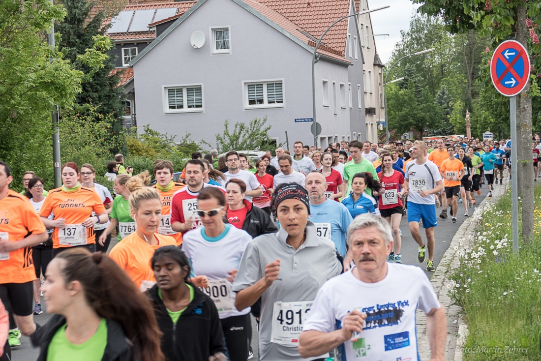 Foto: Martin Zehrer - Nofi-Lauf 2017: Start am Stadtplatz und Ziel beim Siemens... 5,9 Kilometer durch Kemnath und rund herum. Mehr als 8000 Teilnehmer fanden sich in Kemnath zusammen um die S 