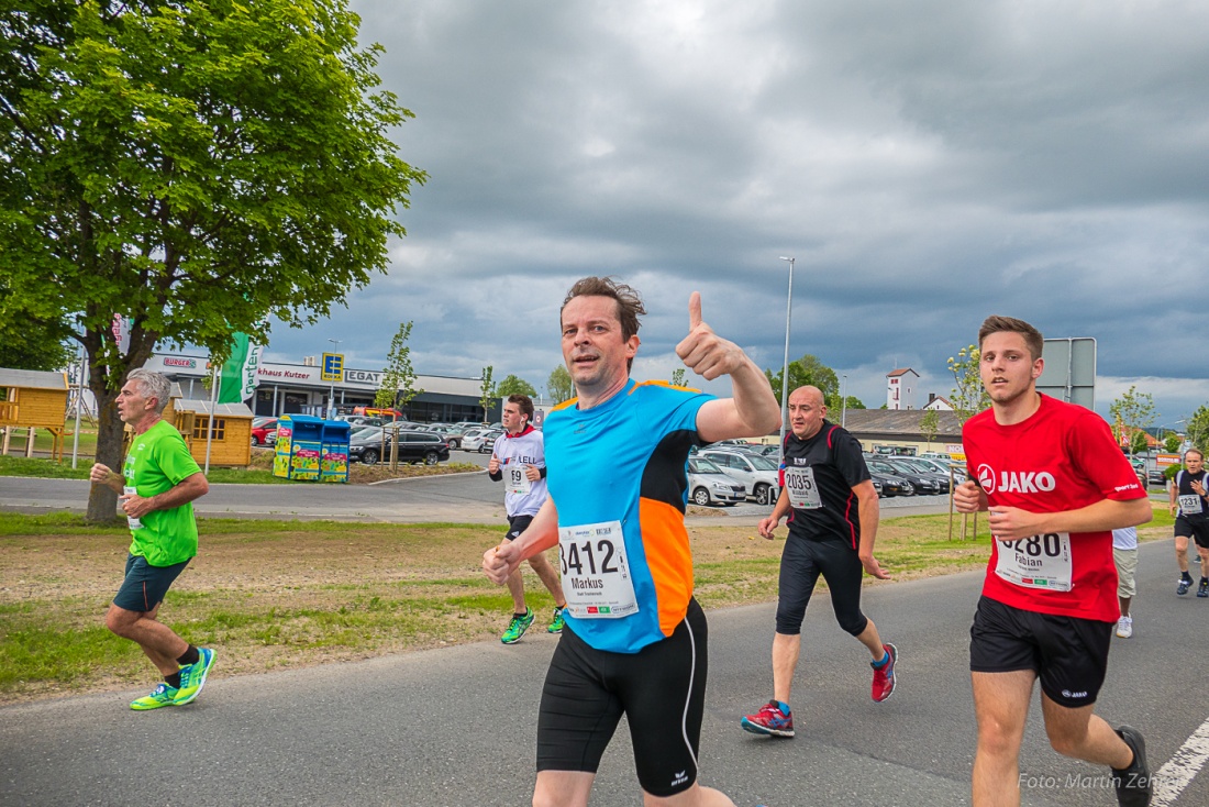 Foto: Martin Zehrer - Nofi-Lauf 2017: Start am Stadtplatz und Ziel beim Siemens... 5,9 Kilometer durch Kemnath und rund herum. Mehr als 8000 Teilnehmer fanden sich in Kemnath zusammen um die S 