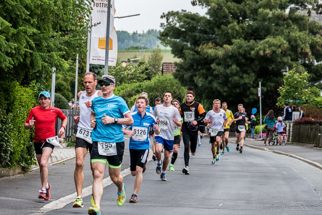 Foto: Martin Zehrer - Nofi-Lauf 2017: Start am Stadtplatz und Ziel beim Siemens... 5,9 Kilometer durch Kemnath und rund herum. Mehr als 8000 Teilnehmer fanden sich in Kemnath zusammen um die S 