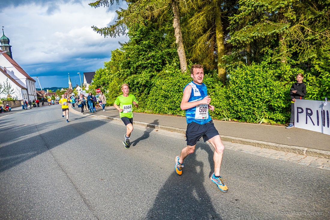 Foto: Martin Zehrer - Nofi-Lauf 2017: Start am Stadtplatz und Ziel beim Siemens... 5,9 Kilometer durch Kemnath und rund herum. Mehr als 8000 Teilnehmer fanden sich in Kemnath zusammen um die S 