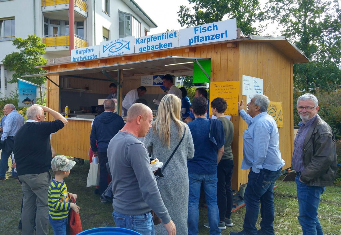 Foto: Martin Zehrer - Leickereien auf der Eröffnung Erlebniswochen Fisch in Kemnath... 