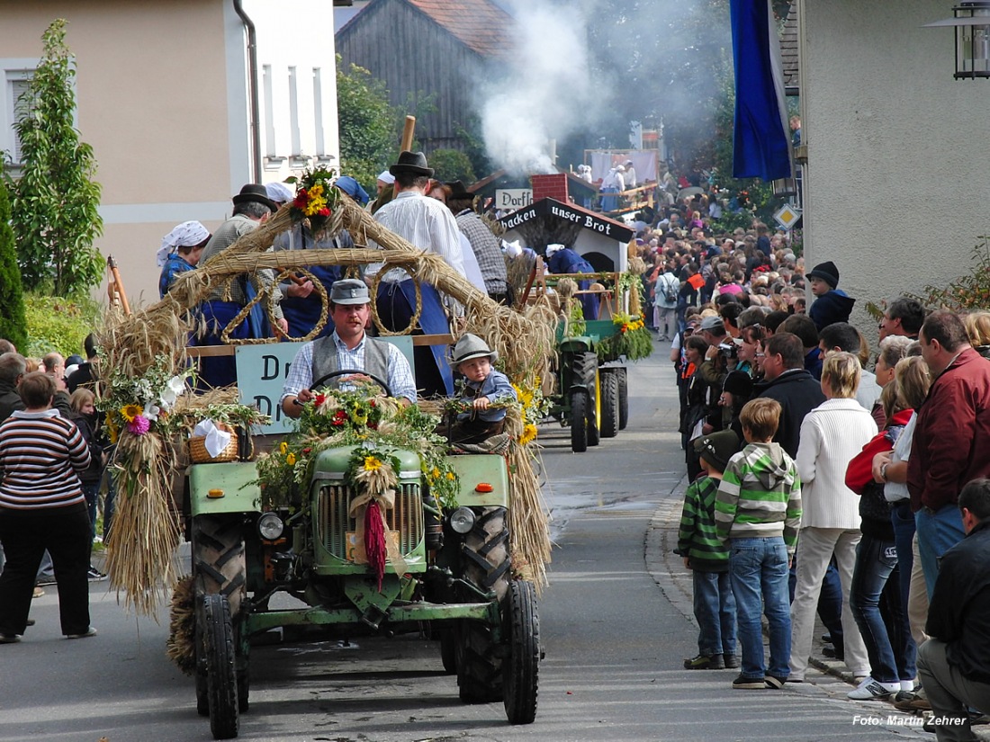 Foto: Martin Zehrer - Lange ists her - Historischer Erntedankumzug in Kastl 19. September 2010...<br />
<br />
Nur alle zehn Jahre findet in Kastl bei Kemnath der historische Erntedankumzug statt.  