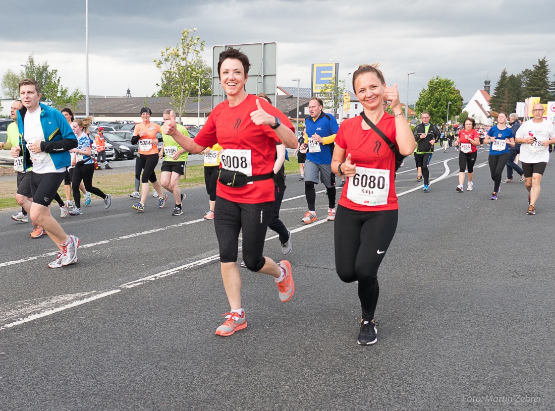 Foto: Martin Zehrer - Nofi-Lauf 2017: Start am Stadtplatz und Ziel beim Siemens... 5,9 Kilometer durch Kemnath und rund herum. Mehr als 8000 Teilnehmer fanden sich in Kemnath zusammen um die S 