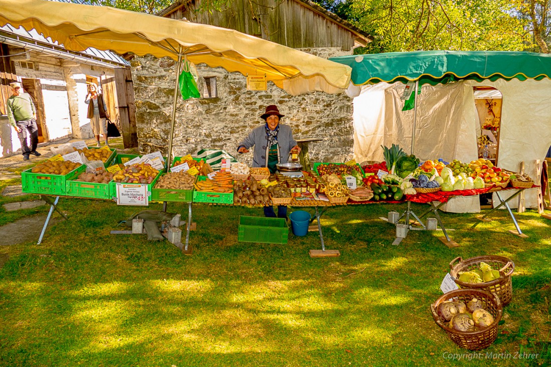 Foto: Martin Zehrer - Köstlers Bauernhof mit Gemüsestand auf dem Grassemann-Herbstmarkt 2015... So ein schönes Wetter im Fichtelgebirge und der Ochsenkopf ist auch nicht mehr weit ;-) 