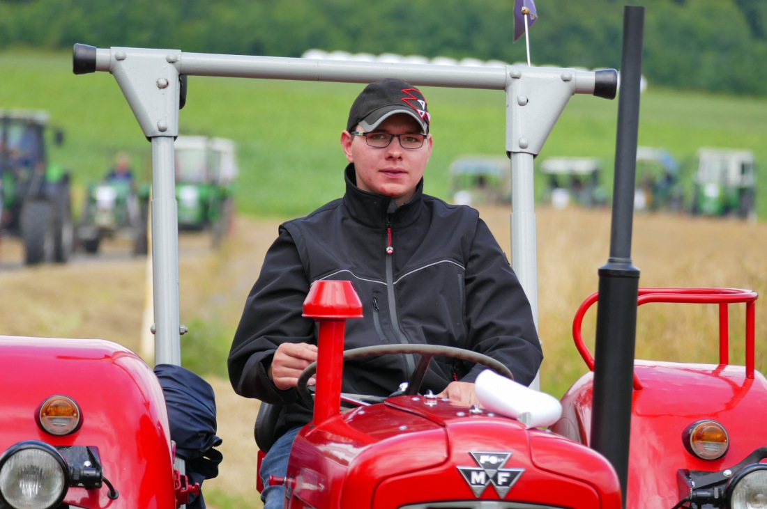 Foto: Martin Zehrer - Traktortreffen 2016 in Oberwappenöst<br />
Trotz Regen am Vormittag kamen an diesem Sonntag ca. 120 Oldtimer-Bulldogs und unzählige Besucher. Zum Mittag hin klarte das Wetter  