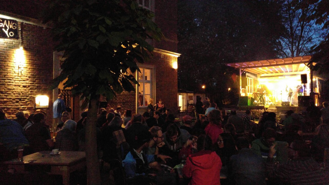 Foto: Martin Zehrer - Perfektes OpenAir am Schaffnerlos in Waldershof... Als die Bratwürste zu Ende waren gab der Wirt einfach die Telefonnumer einer Pizza-Manufaktur durch...<br />
Top Reaktion vo 