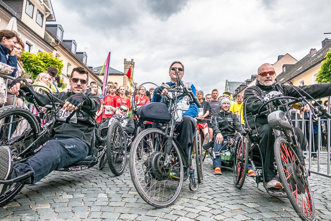 Foto: Martin Zehrer - Nofi-Lauf 2017: Start am Stadtplatz und Ziel beim Siemens... 5,9 Kilometer durch Kemnath und rund herum. Mehr als 8000 Teilnehmer fanden sich in Kemnath zusammen um die S 