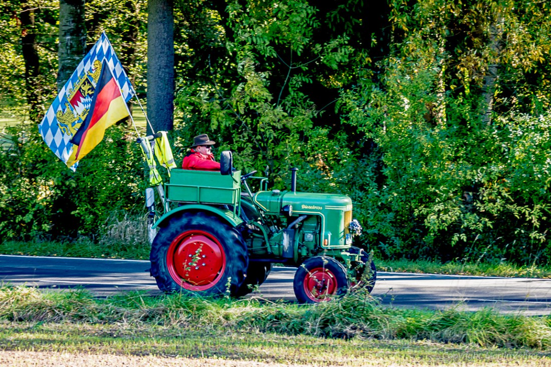 Foto: Martin Zehrer - Zufällig gesehen kurz vorm Wendelin-Ritt in Trevesen... Ein Dieselross, vermutlich aus Bayern ;-) 