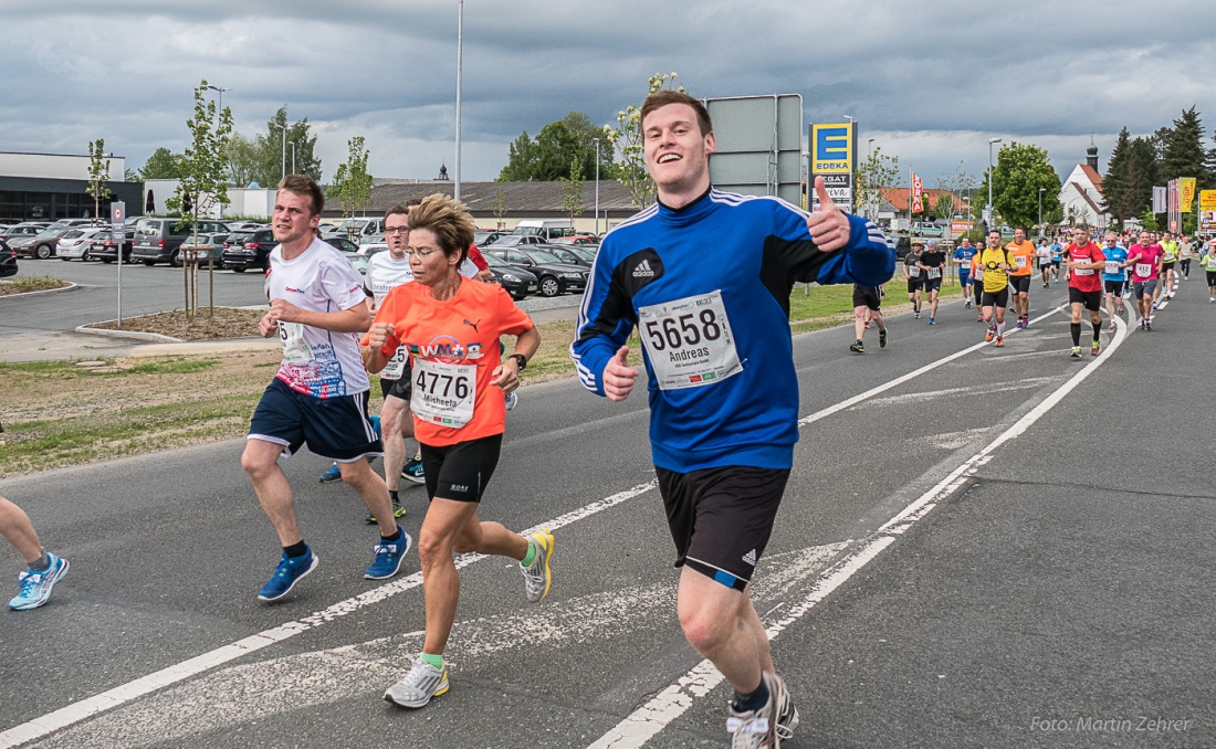 Foto: Martin Zehrer - Nofi-Lauf 2017: Start am Stadtplatz und Ziel beim Siemens... 5,9 Kilometer durch Kemnath und rund herum. Mehr als 8000 Teilnehmer fanden sich in Kemnath zusammen um die S 