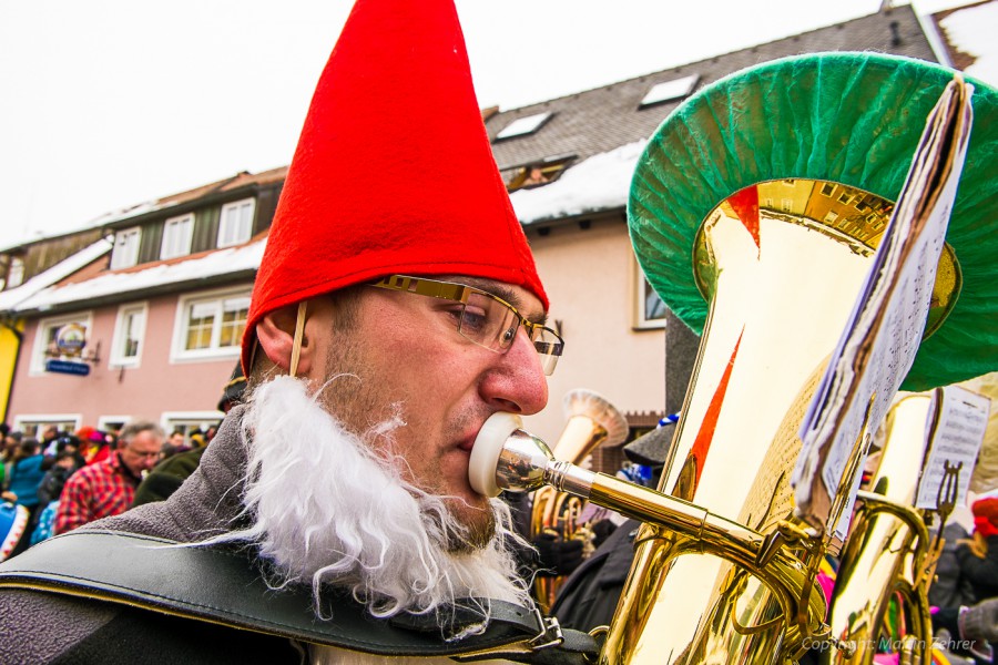 Foto: Martin Zehrer - Faschingszug durch Waldeck. Am Sonntag, den 15.2.2015 war es wieder so weit. Ein langer Zug<br />
mit zig Gaudiwagen und Hunderten Narren zog durch den Waldecker Markt. Mit vi 