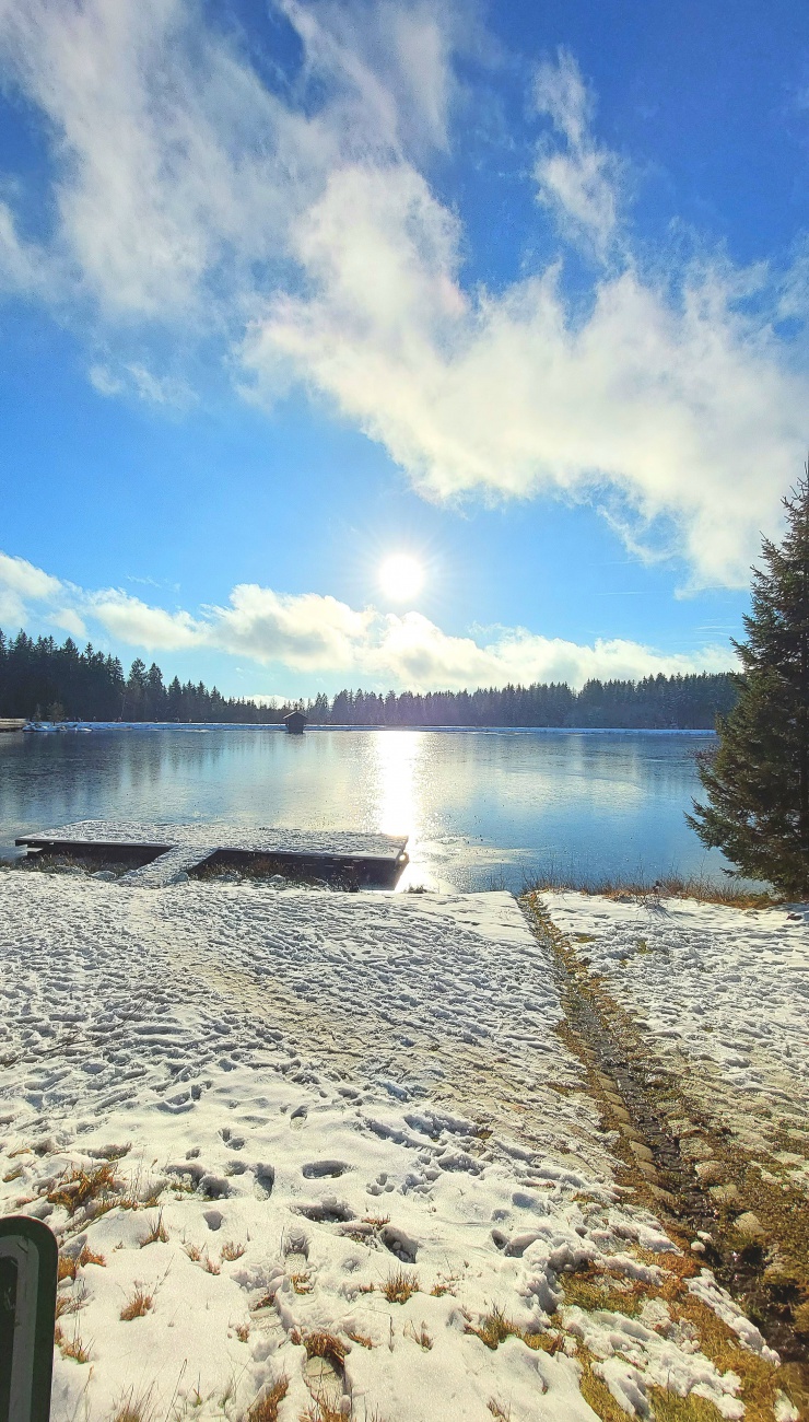 Foto: Martin Zehrer - 1. Weihnachtsfeiertag am Fichtelsee! <br />
Wunderschönes Winterwetter am 25. Dezember 2024... 