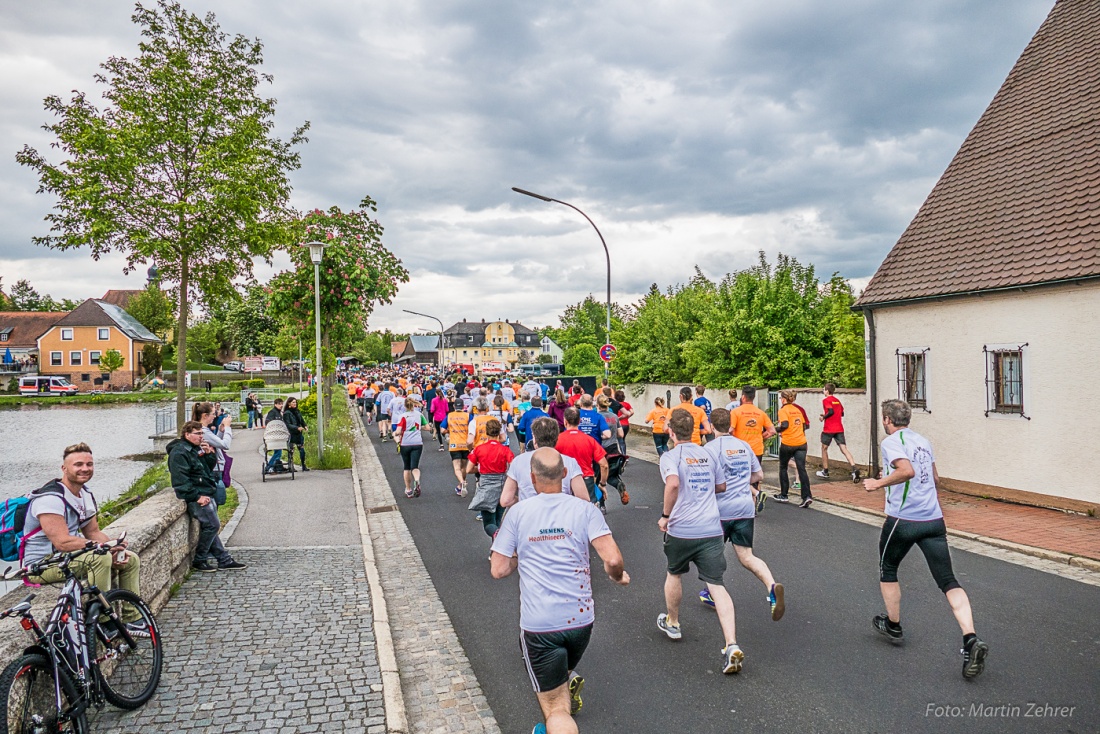 Foto: Martin Zehrer - Links ist der kemnather Stadtweiher zu erkennen...<br />
<br />
Nofi-Lauf 2017: Start am Stadtplatz und Ziel beim Siemens... 5,9 Kilometer durch Kemnath und rund herum. Mehr als 80 