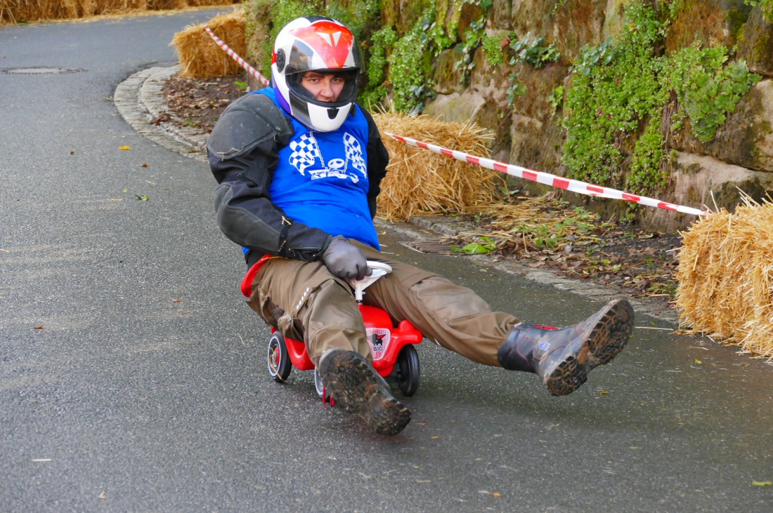 Foto: Martin Zehrer - Schneller, schneller... noch schneller...<br />
<br />
Genial - Die legendären Bobbycar Meisterschaft in Preißach. <br />
"Den of Vice" veranstaltete heute das 3. Bobbycar-Rennen durch  