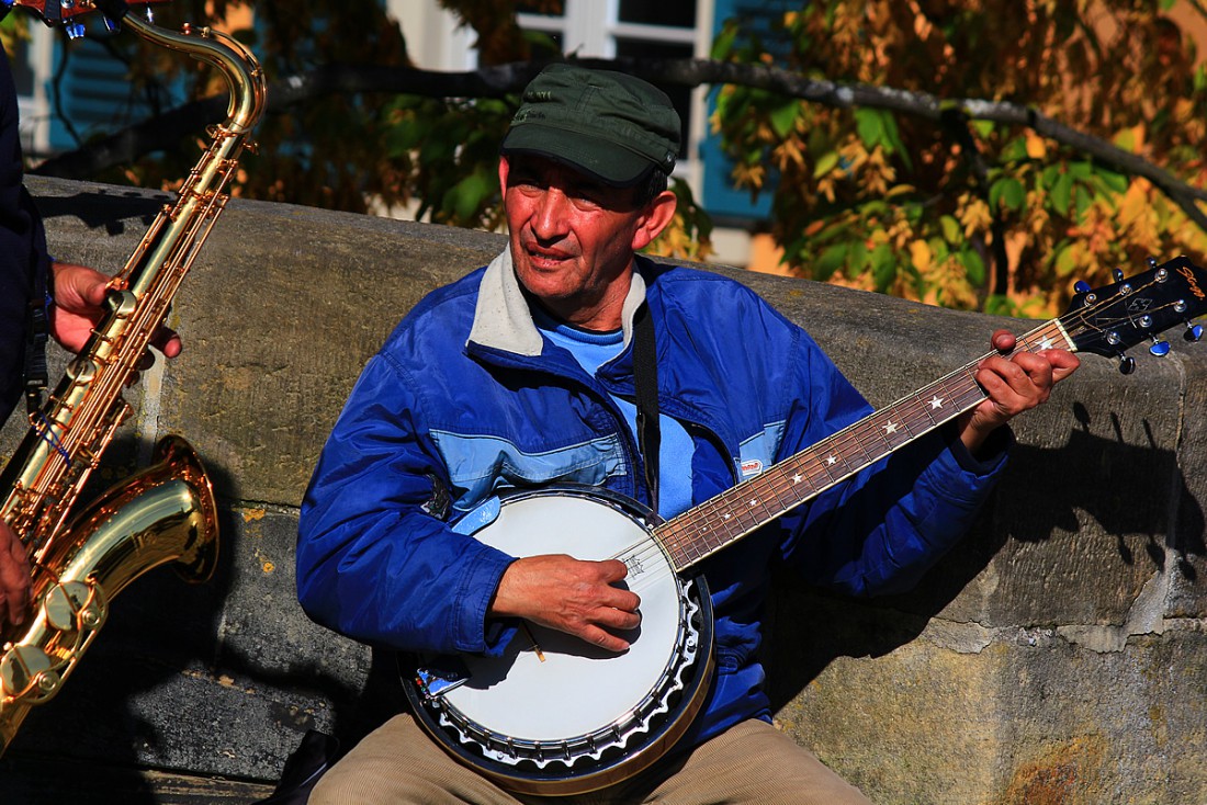 Foto: Martin Zehrer - Musiker auf dem Flohmarkt in Bamberg<br />
<br />
3.10.2013 