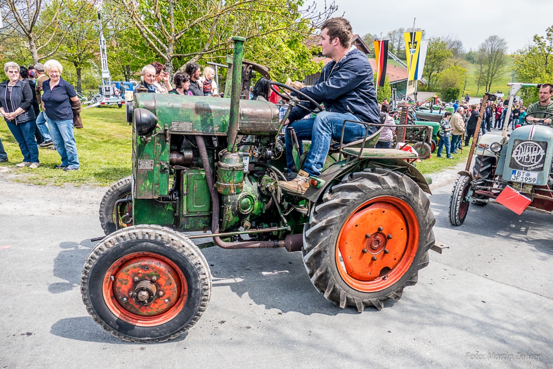 Foto: Martin Zehrer - Bulldogtreffen Kirchenpingarten am 7. Mai 2017: auf gehts zur Rundfahrt mit ca. 300 Traktoren...  