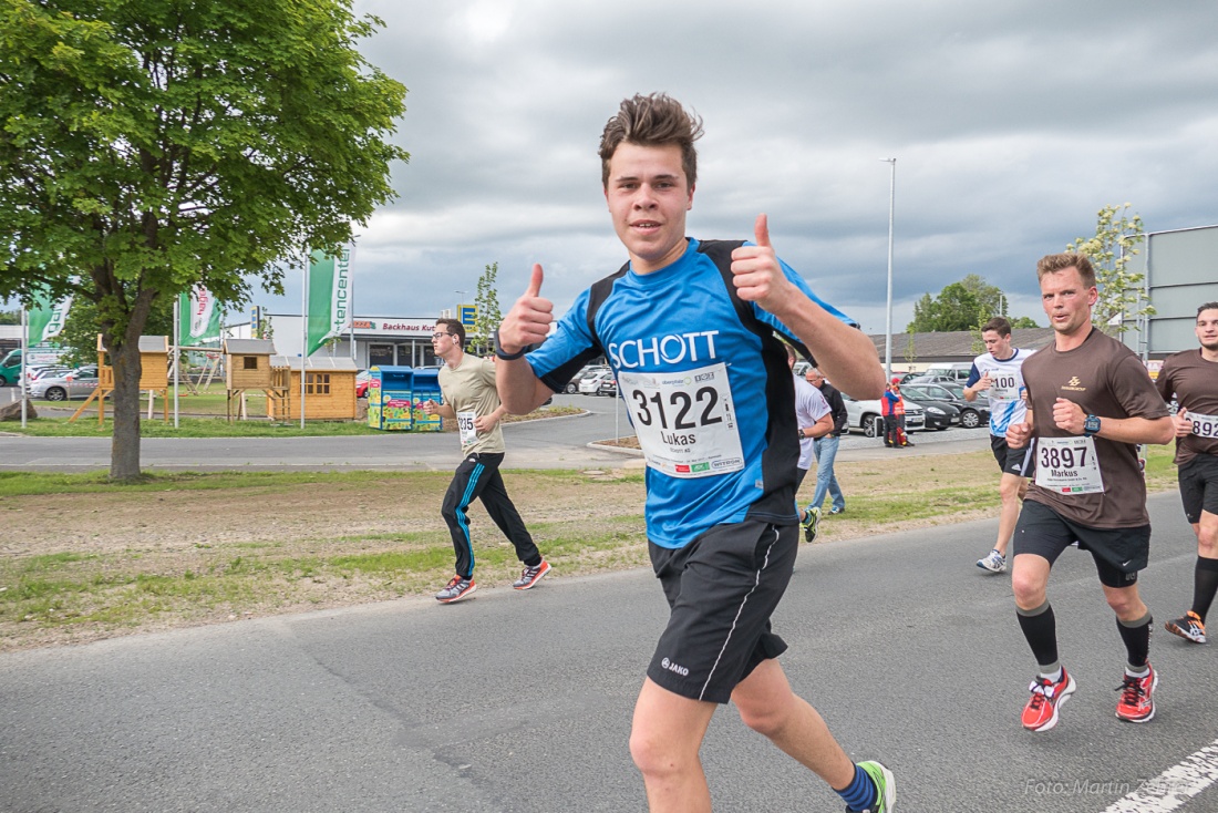 Foto: Martin Zehrer - Nofi-Lauf 2017: Start am Stadtplatz und Ziel beim Siemens... 5,9 Kilometer durch Kemnath und rund herum. Mehr als 8000 Teilnehmer fanden sich in Kemnath zusammen um die S 