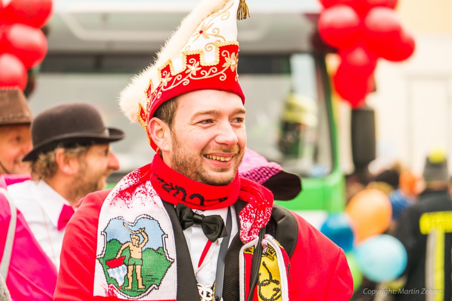 Foto: Martin Zehrer - Faschingszug durch Waldeck. Am Sonntag, den 15.2.2015 war es wieder so weit. Ein langer Zug<br />
mit zig Gaudiwagen und Hunderten Narren zog durch den Waldecker Markt. Mit vi 