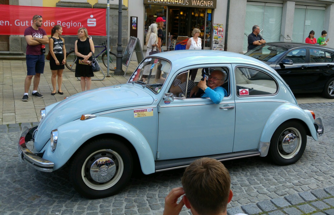 Foto: Martin Zehrer - Daumen hoch...<br />
<br />
VW Käfer 1300, gesehen in Marktredwitz 