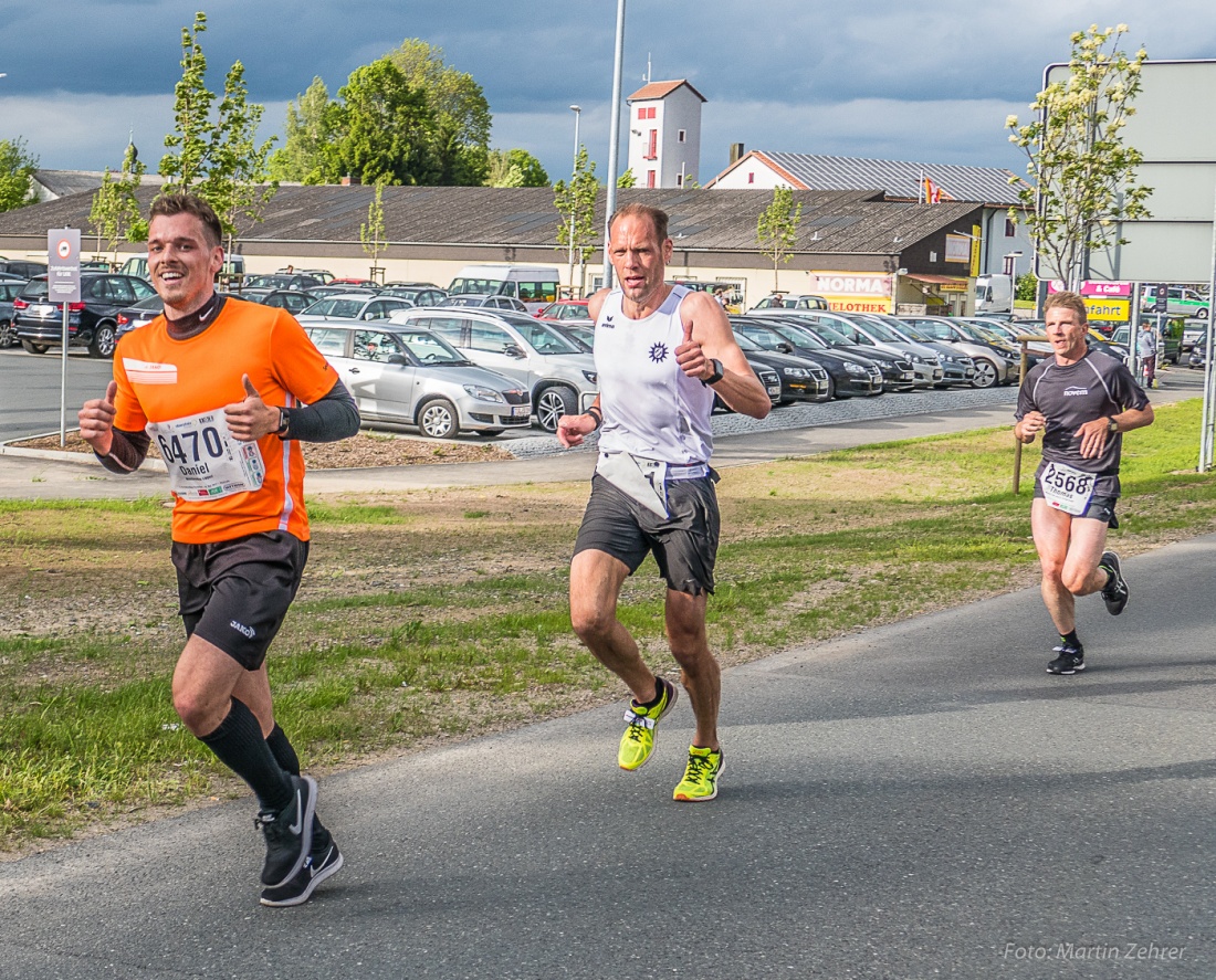 Foto: Martin Zehrer - Nofi-Lauf 2017: Start am Stadtplatz und Ziel beim Siemens... 5,9 Kilometer durch Kemnath und rund herum. Mehr als 8000 Teilnehmer fanden sich in Kemnath zusammen um die S 