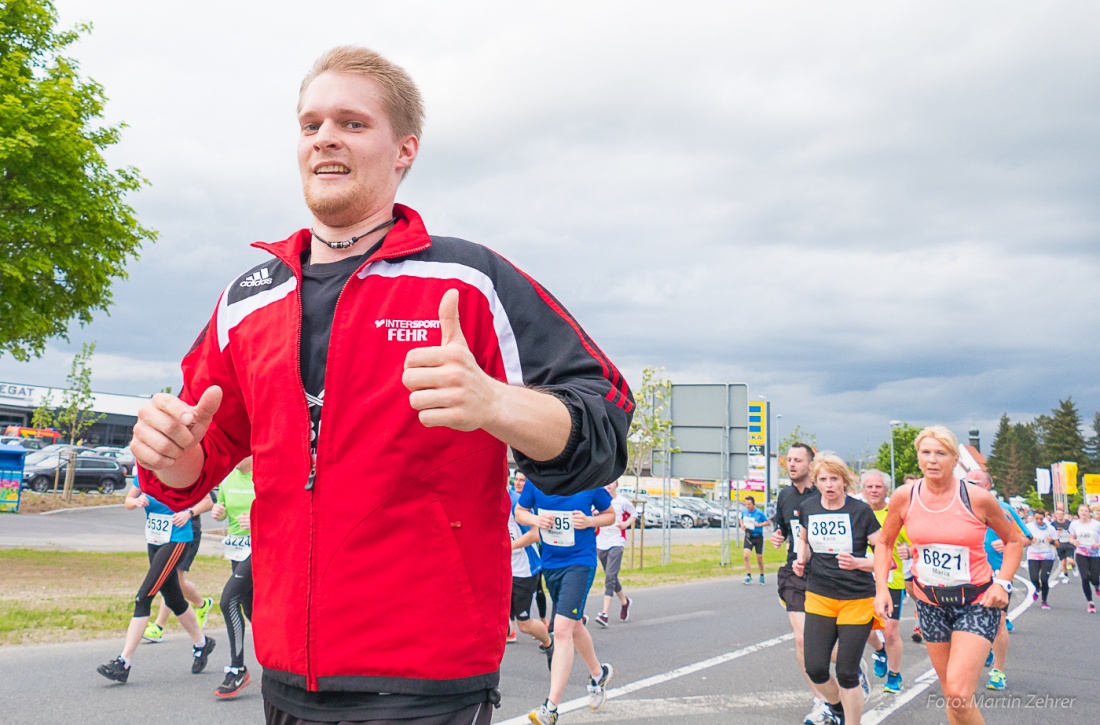 Foto: Martin Zehrer - Nofi-Lauf 2017: Start am Stadtplatz und Ziel beim Siemens... 5,9 Kilometer durch Kemnath und rund herum. Mehr als 8000 Teilnehmer fanden sich in Kemnath zusammen um die S 