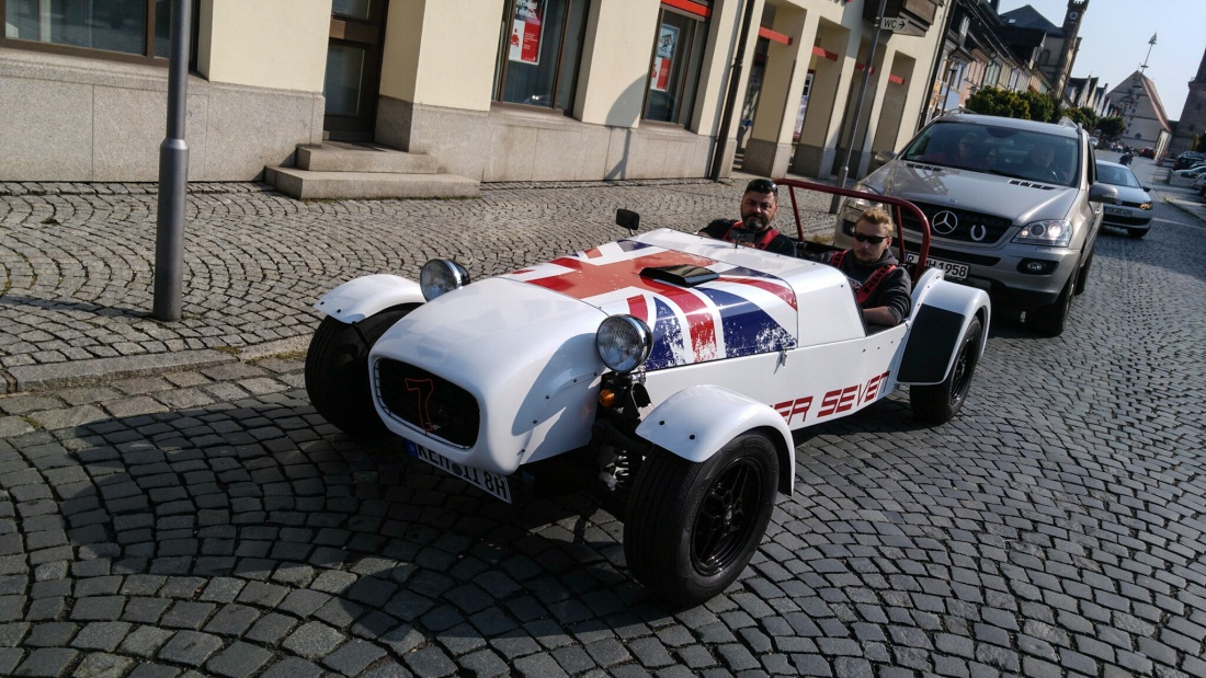 Foto: Martin Zehrer - Ein Super-Seven von Lotus, gesehen in Kemnath. Leichtbau trifft Leistung. Der Fahrzeug-Lenker sitzt bei diesem Typ rechts.  