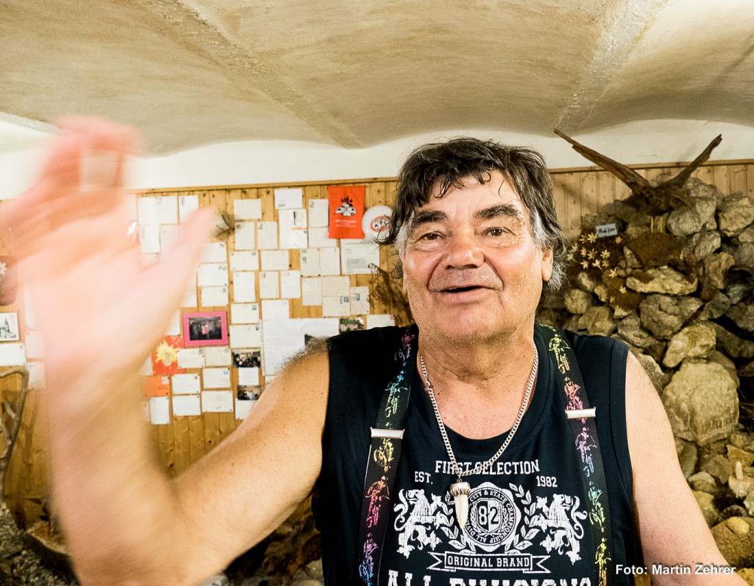 Foto: Martin Zehrer - Bernd Donhauser führt durch sein Tremmersdorfer Wurzelmuseum. Ein besonderer Mensch mit besonderen Fähigkeiten! Danke Bernd für Deine Führung... 