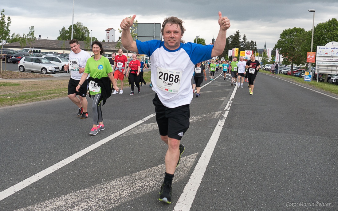 Foto: Martin Zehrer - Nofi-Lauf 2017: Start am Stadtplatz und Ziel beim Siemens... 5,9 Kilometer durch Kemnath und rund herum. Mehr als 8000 Teilnehmer fanden sich in Kemnath zusammen um die S 