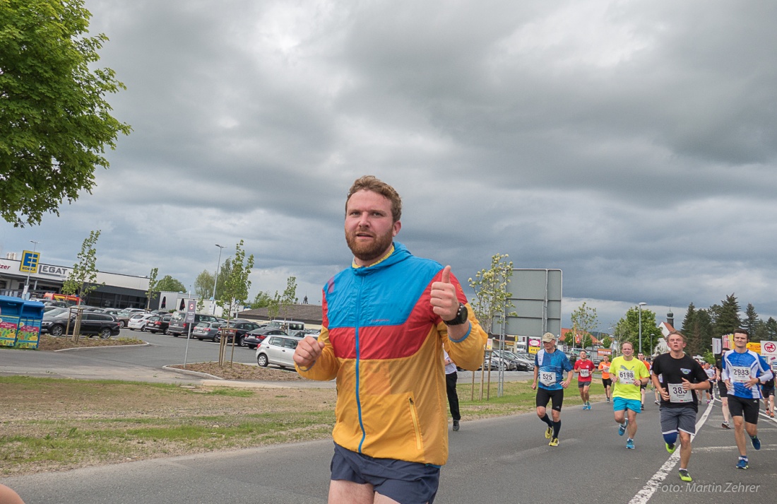 Foto: Martin Zehrer - Nofi-Lauf 2017: Start am Stadtplatz und Ziel beim Siemens... 5,9 Kilometer durch Kemnath und rund herum. Mehr als 8000 Teilnehmer fanden sich in Kemnath zusammen um die S 