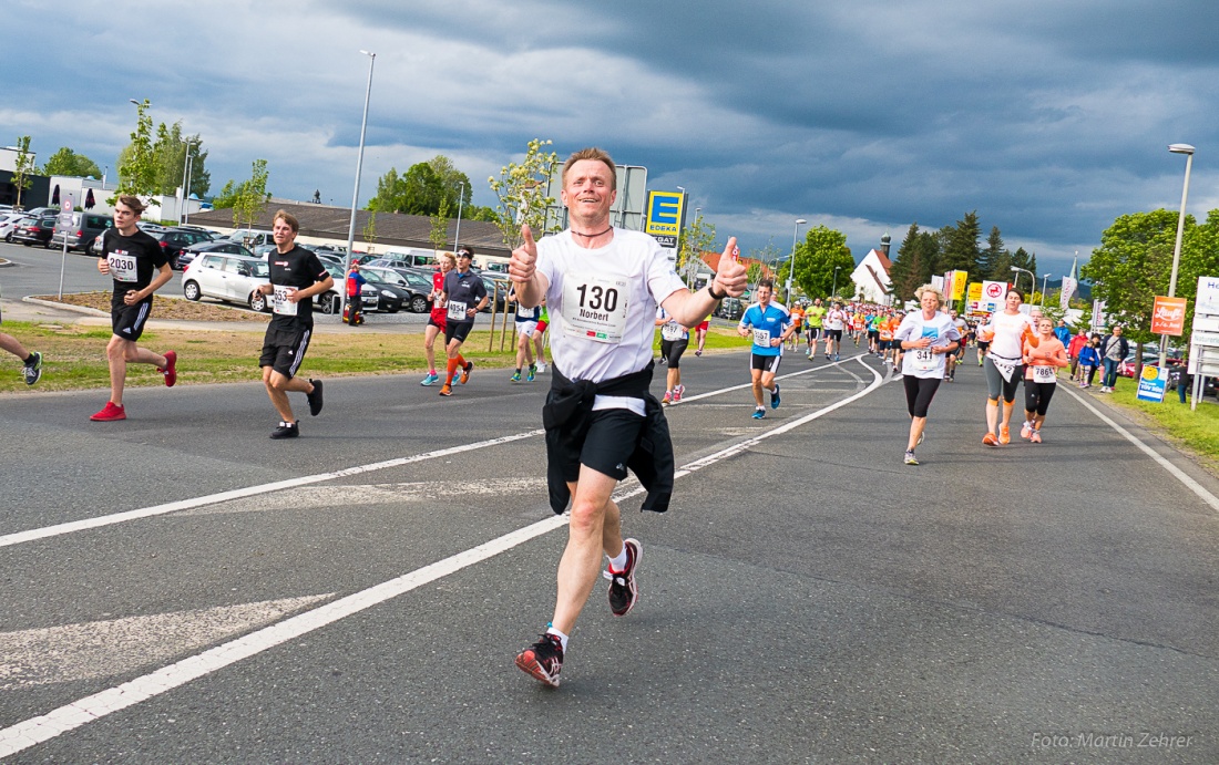 Foto: Martin Zehrer - Nofi-Lauf 2017: Start am Stadtplatz und Ziel beim Siemens... 5,9 Kilometer durch Kemnath und rund herum. Mehr als 8000 Teilnehmer fanden sich in Kemnath zusammen um die S 