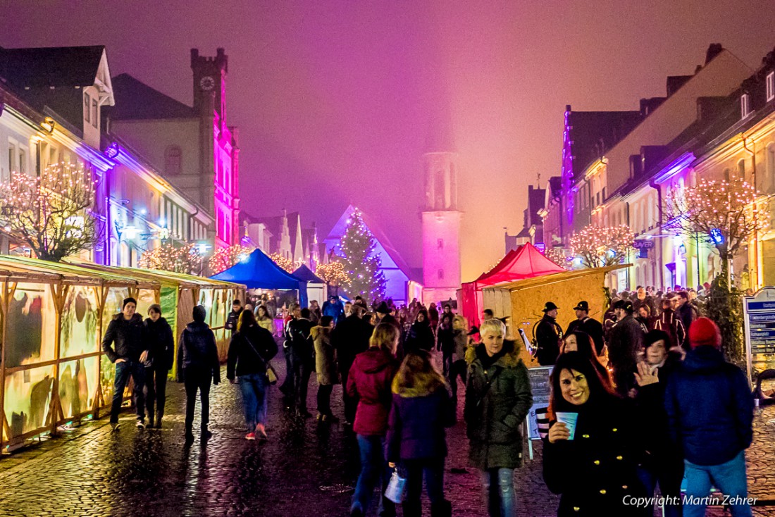 Foto: Martin Zehrer - Auch heuer, am 4. Dezember 2015, veranstaltete der KEM-Verband wieder das Candlelight-Shopping in Kemnath. 