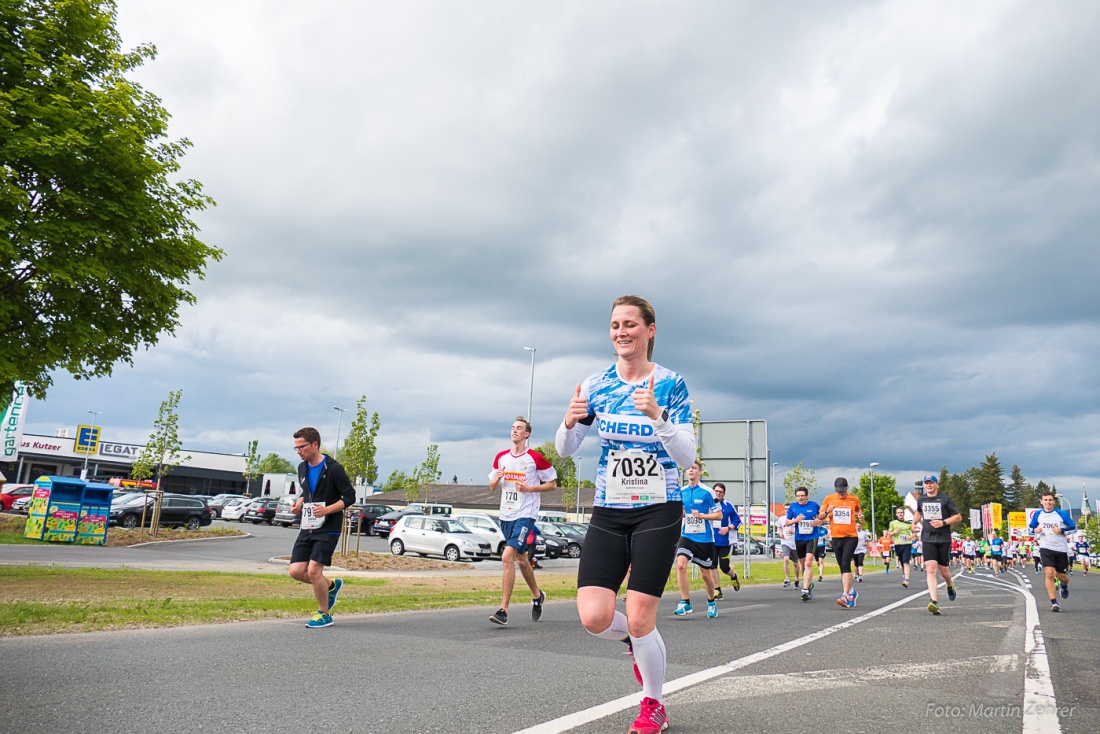 Foto: Martin Zehrer - Nofi-Lauf 2017: Start am Stadtplatz und Ziel beim Siemens... 5,9 Kilometer durch Kemnath und rund herum. Mehr als 8000 Teilnehmer fanden sich in Kemnath zusammen um die S 