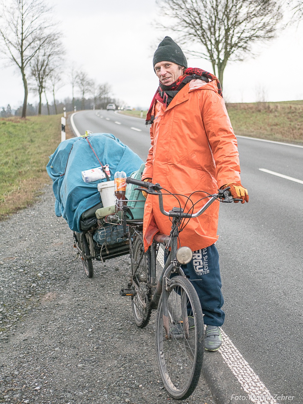 Foto: Martin Zehrer - Adventszeit: Michael unterwegs mit dem Fahrrad von weit her, über Bayreuth nach Nürnberg. Übernachten im Zelt bei Temperaturen unter Null... <br />
 