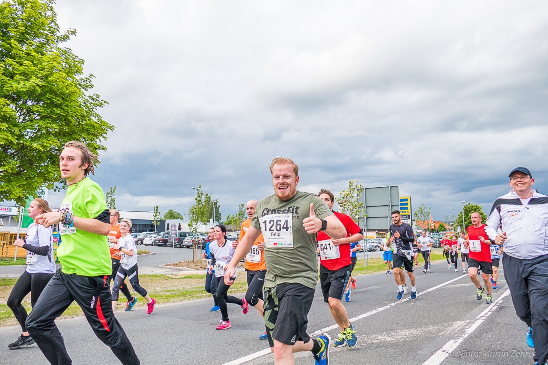 Foto: Martin Zehrer - Nofi-Lauf 2017: Start am Stadtplatz und Ziel beim Siemens... 5,9 Kilometer durch Kemnath und rund herum. Mehr als 8000 Teilnehmer fanden sich in Kemnath zusammen um die S 