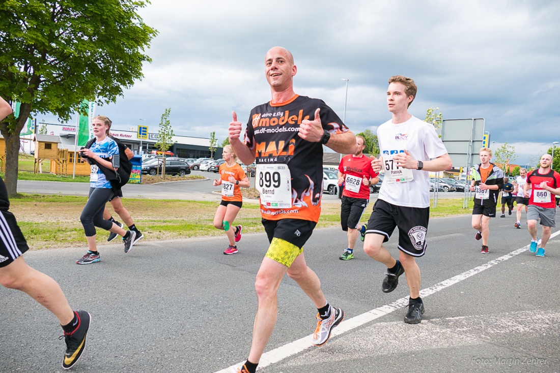 Foto: Martin Zehrer - Nofi-Lauf 2017: Start am Stadtplatz und Ziel beim Siemens... 5,9 Kilometer durch Kemnath und rund herum. Mehr als 8000 Teilnehmer fanden sich in Kemnath zusammen um die S 