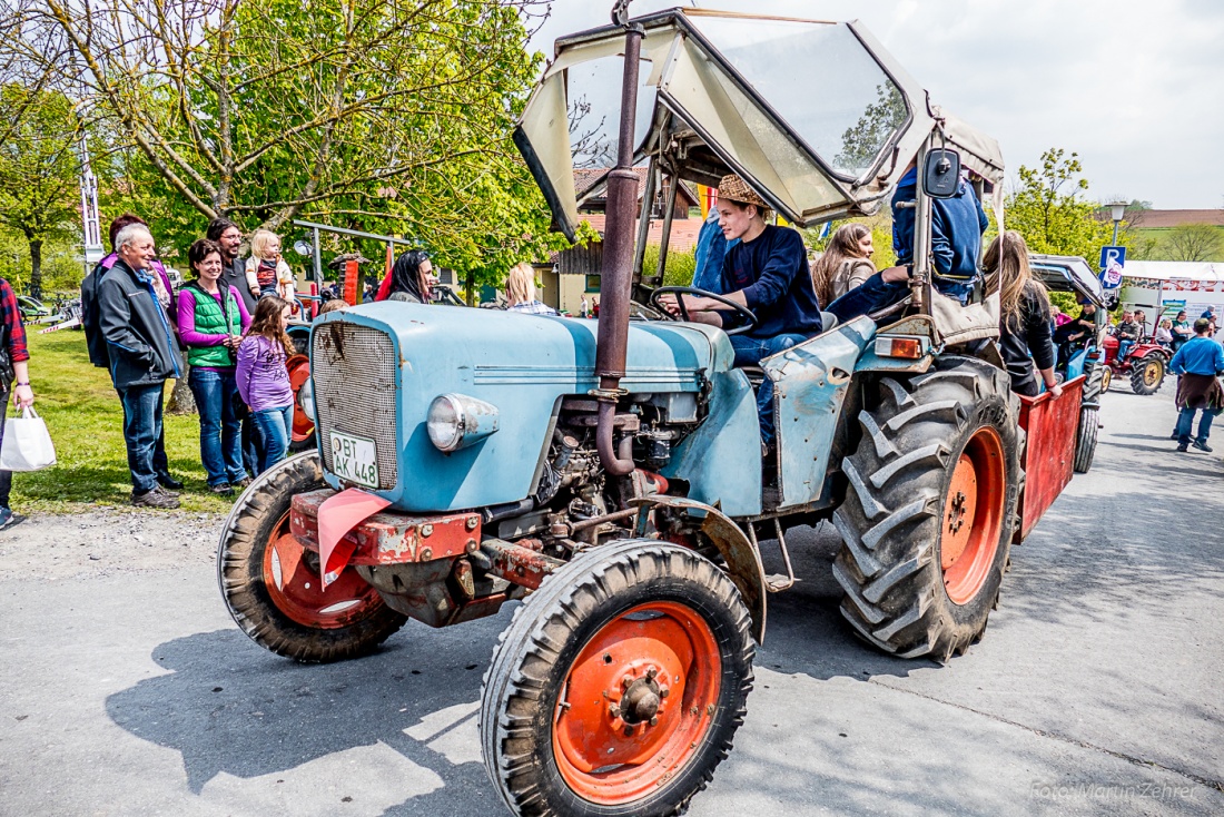 Foto: Martin Zehrer - Bulldogtreffen Kirchenpingarten am 7. Mai 2017: auf gehts zur Rundfahrt mit ca. 300 Traktoren...  