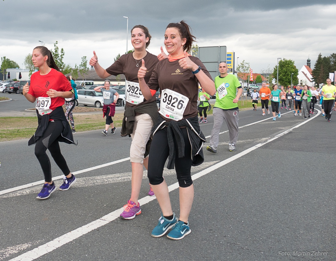 Foto: Martin Zehrer - Nofi-Lauf 2017: Start am Stadtplatz und Ziel beim Siemens... 5,9 Kilometer durch Kemnath und rund herum. Mehr als 8000 Teilnehmer fanden sich in Kemnath zusammen um die S 