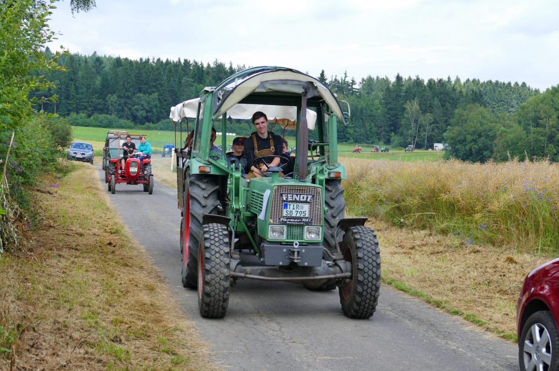 Foto: Martin Zehrer - Traktortreffen 2016 in Oberwappenöst<br />
Trotz Regen am Vormittag kamen an diesem Sonntag ca. 120 Oldtimer-Bulldogs und unzählige Besucher. Zum Mittag hin klarte das Wetter  