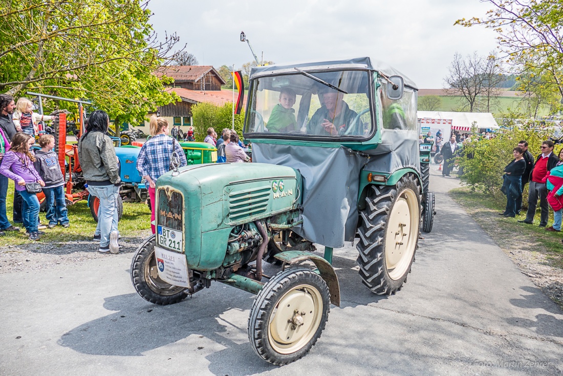 Foto: Martin Zehrer - Bulldogtreffen Kirchenpingarten am 7. Mai 2017: auf gehts zur Rundfahrt mit ca. 300 Traktoren...  