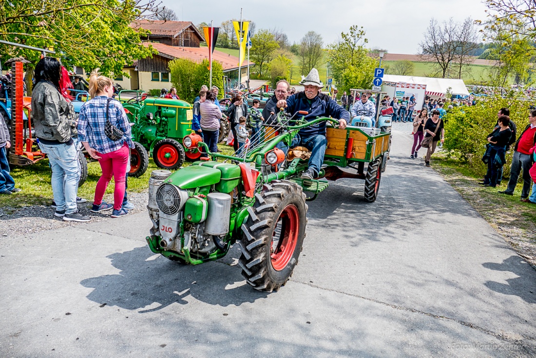 Foto: Martin Zehrer - Bulldogtreffen Kirchenpingarten am 7. Mai 2017: auf gehts zur Rundfahrt mit ca. 300 Traktoren...  