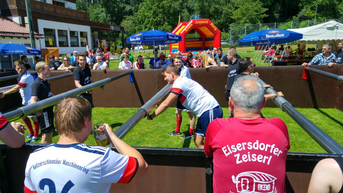 Foto: Martin Zehrer - Sportfest Neusorg: Einsatz im Lebendkicker 