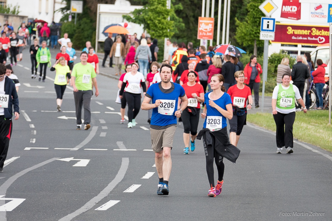 Foto: Martin Zehrer - Nofi-Lauf 2017: Start am Stadtplatz und Ziel beim Siemens... 5,9 Kilometer durch Kemnath und rund herum. Mehr als 8000 Teilnehmer fanden sich in Kemnath zusammen um die S 