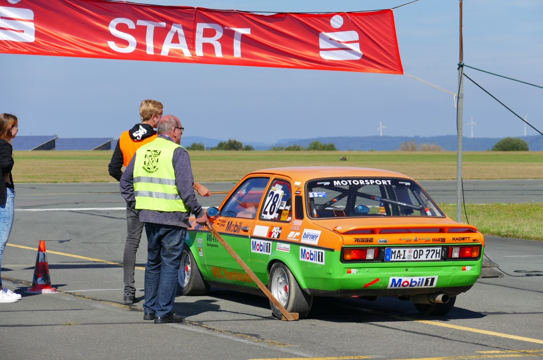 Foto: Martin Zehrer - Opel Kadett startet...<br />
<br />
Flugplatz-Slalom des MSC-Sophiental. Bestes Wetter, top Teilnehmer, fairer Motorsport Nähe Bindlach! 