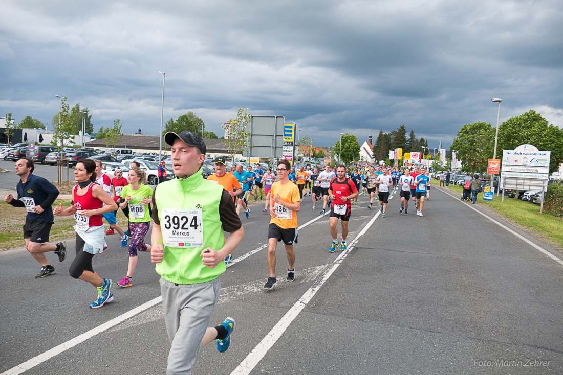 Foto: Martin Zehrer - Nofi-Lauf 2017: Start am Stadtplatz und Ziel beim Siemens... 5,9 Kilometer durch Kemnath und rund herum. Mehr als 8000 Teilnehmer fanden sich in Kemnath zusammen um die S 