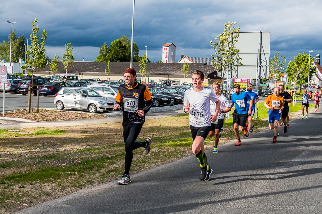 Foto: Martin Zehrer - Nofi-Lauf 2017: Start am Stadtplatz und Ziel beim Siemens... 5,9 Kilometer durch Kemnath und rund herum. Mehr als 8000 Teilnehmer fanden sich in Kemnath zusammen um die S 